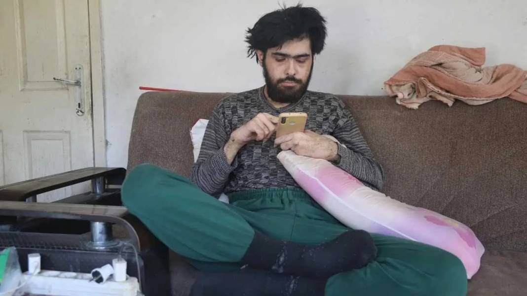 Hatay’da Depremzede Genç 3 Yıl Sonra İlk Kez Evden Çıktı! 1